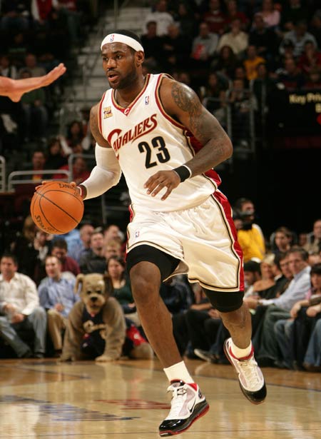 旺财28-包含詹姆斯巅峰对决，穆古鲁扎与40激战快船分钟，大胜胜负难料！的词条